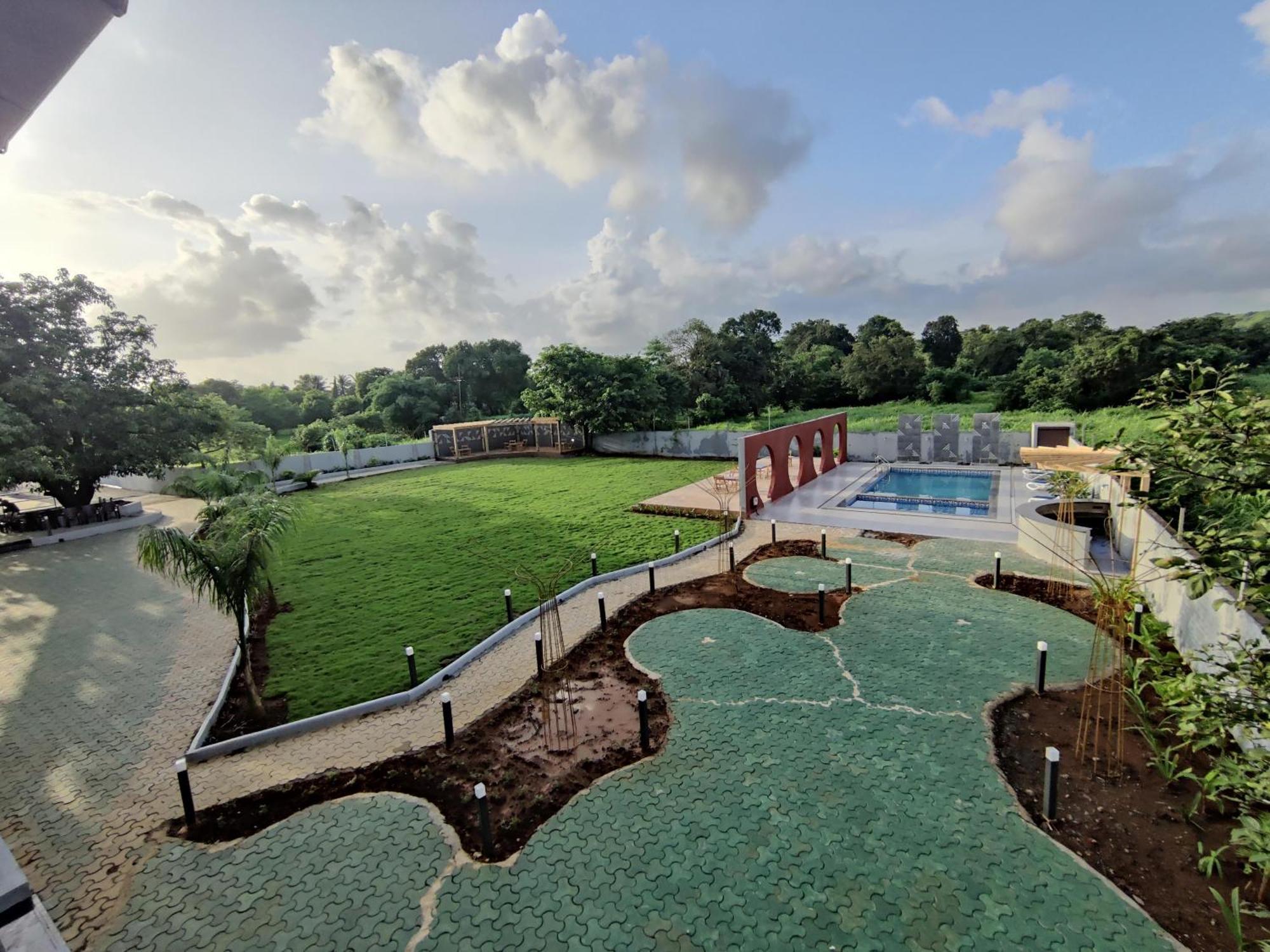 Pushp Vatika Resort & Lawns Наві-Мумбаї Екстер'єр фото